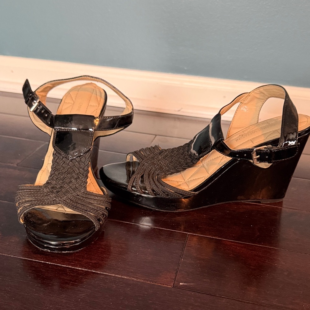Adrienne Vittadini Cassia Black Patent Wedge Sandals Size 9